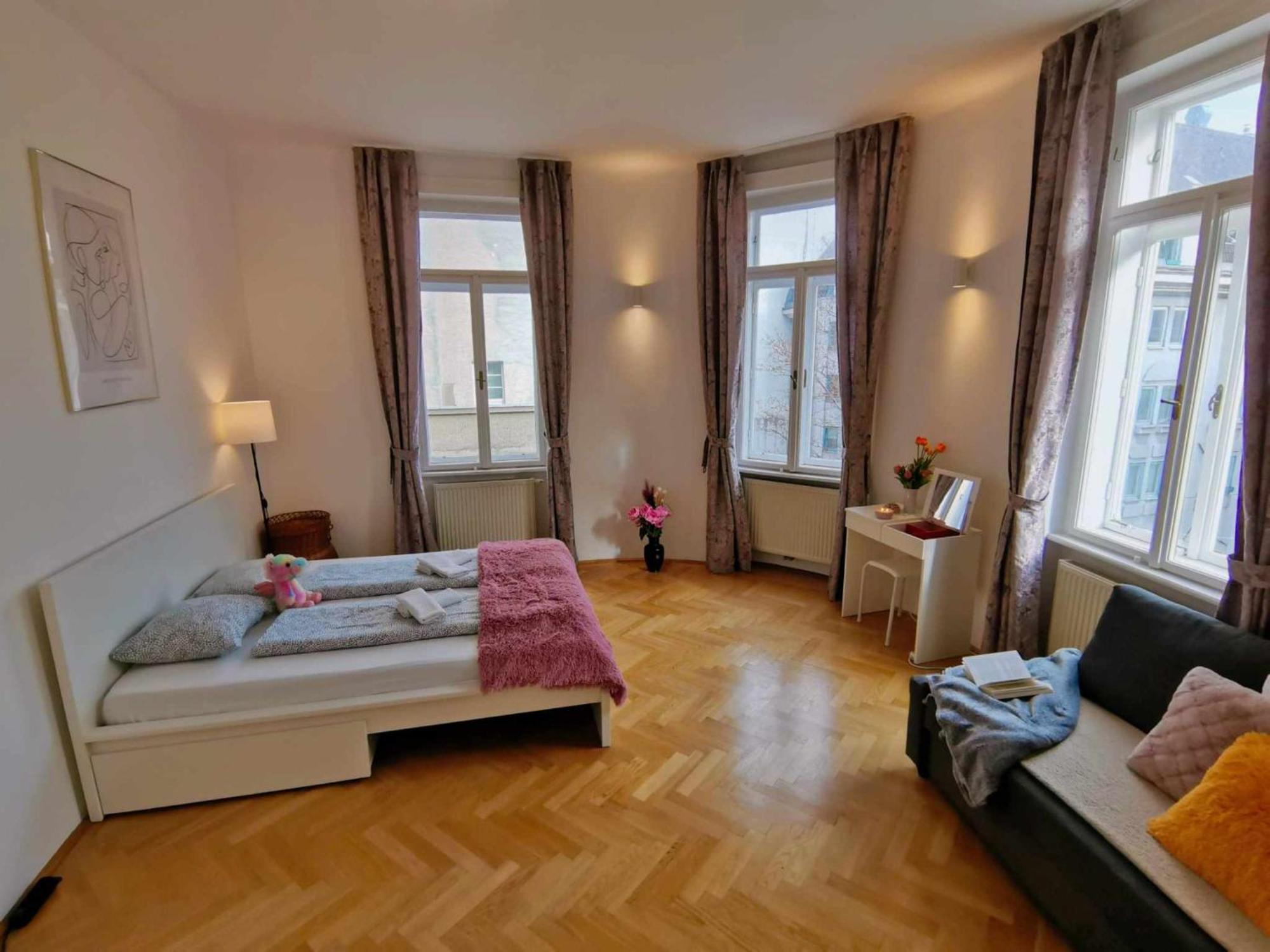 Central And Round 3 Minutes To City Shopping Center And Schoenbrunn Palace Wien Exterior foto