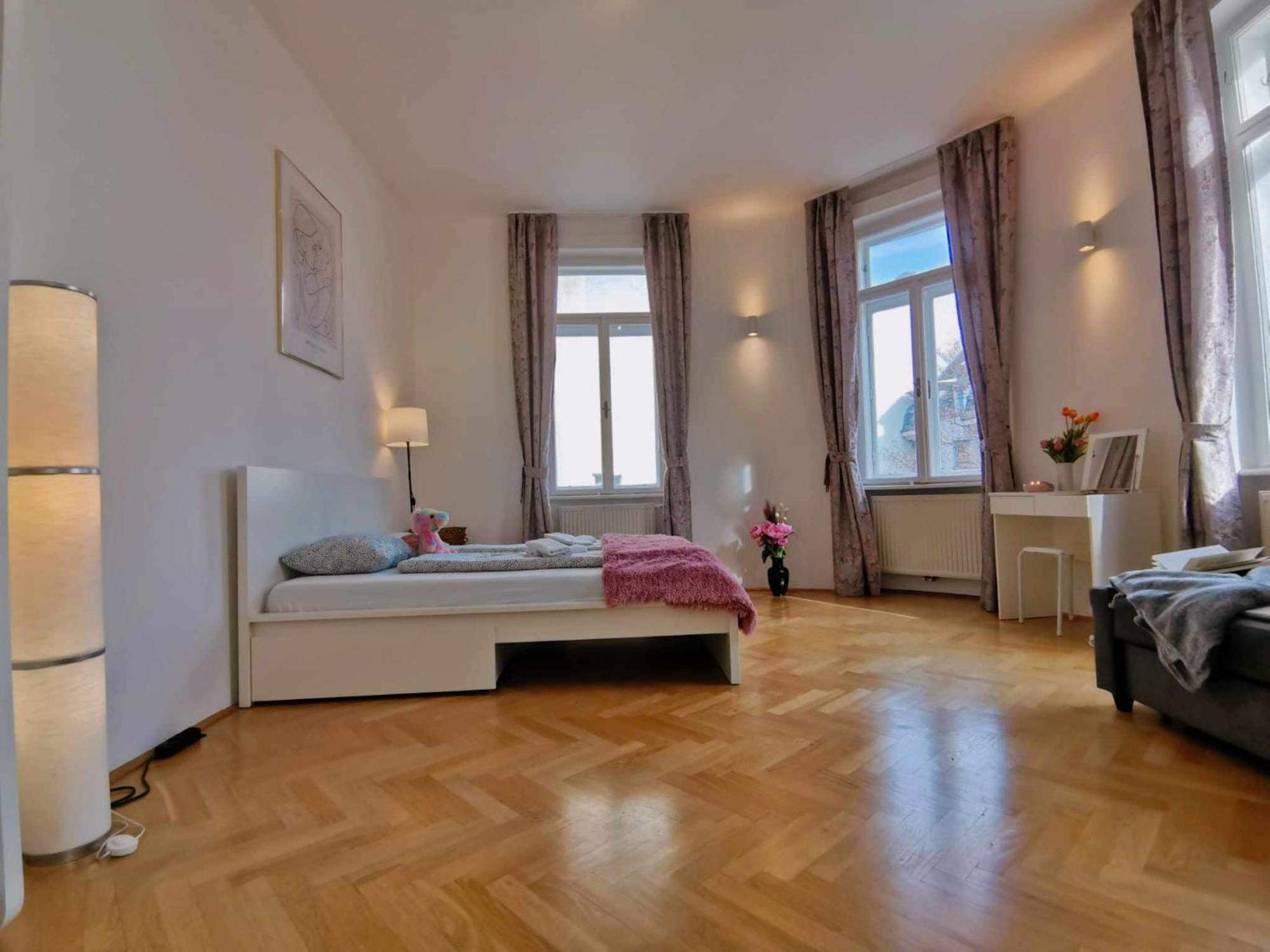 Central And Round 3 Minutes To City Shopping Center And Schoenbrunn Palace Wien Exterior foto